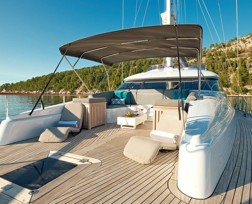 SAN LIMI Bow deck