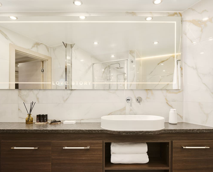 LOVE STORY Bathroom (2)