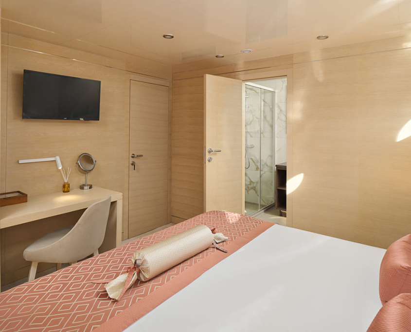 LOVE STORY Double cabin (2)