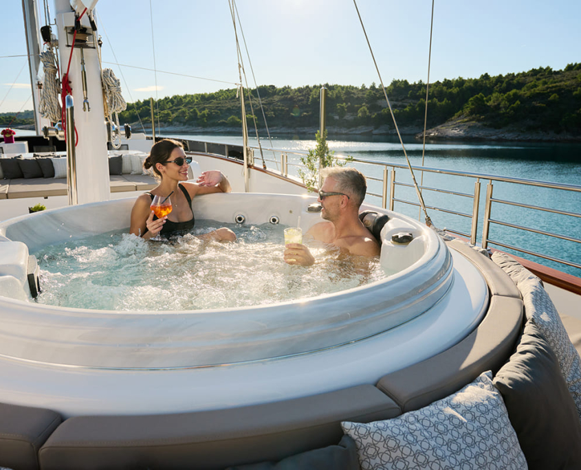 LOVE STORY Jacuzzi (2)