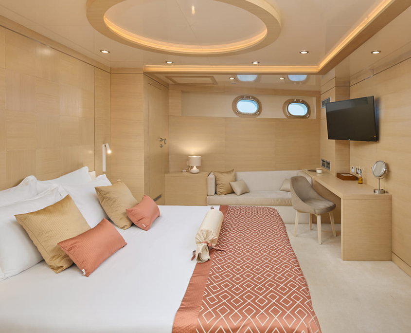 LOVE STORY Master cabin (2)