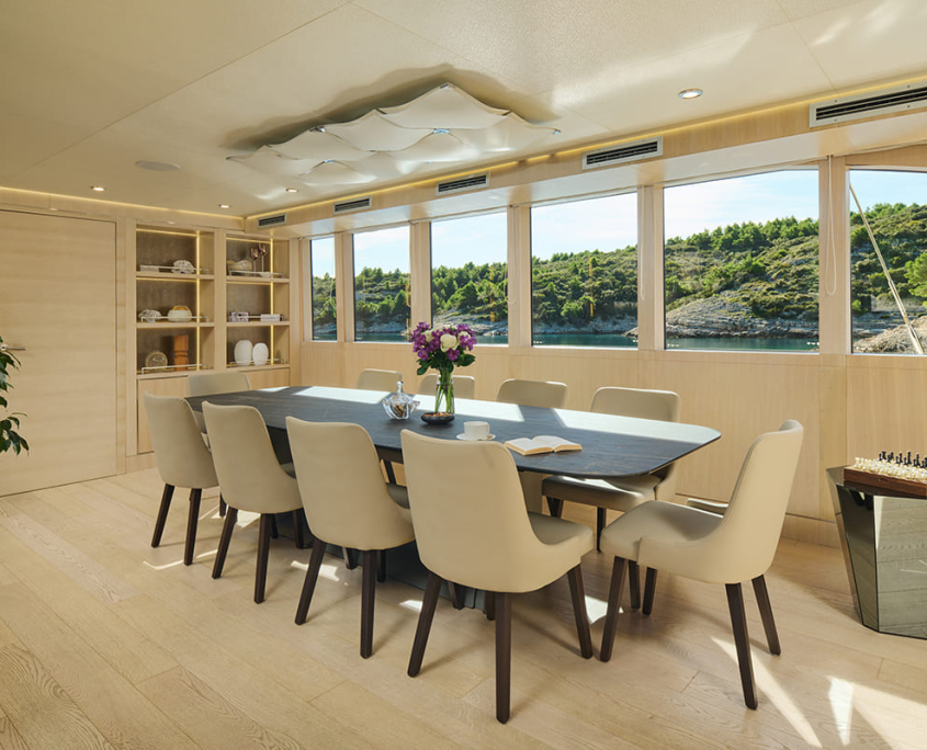 LOVE STORY Salon dining area (2)