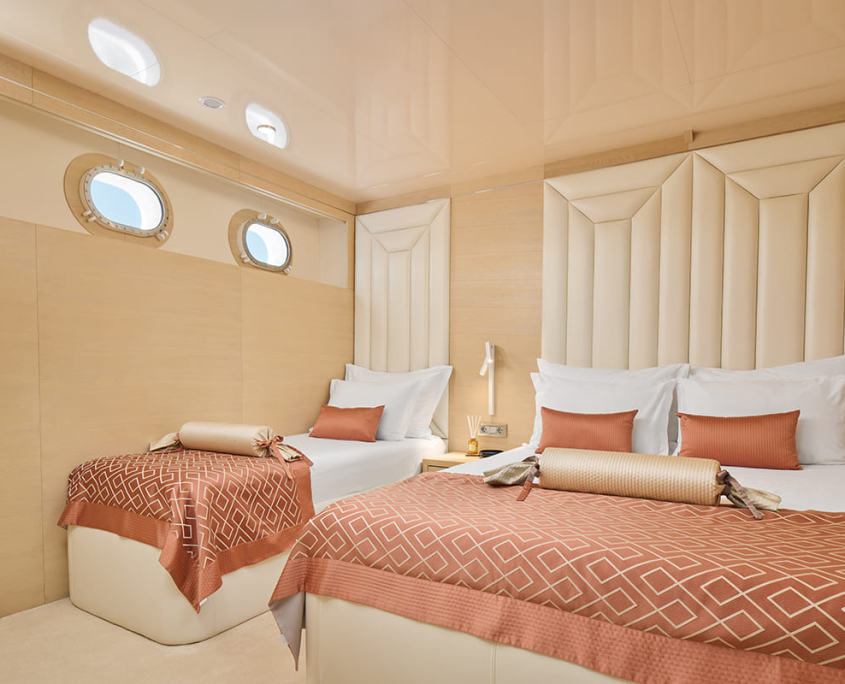LOVE STORY Triple cabin (2)