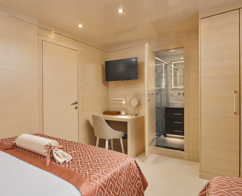 LOVE STORY Triple cabin (3)