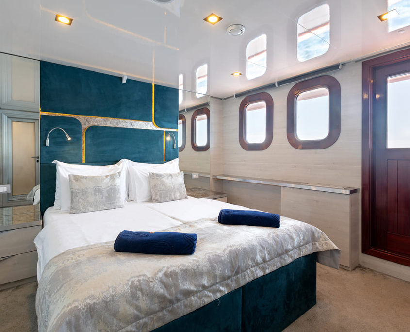 YOLO Double stateroom - Main deck YOLO Double stateroom - Main deck