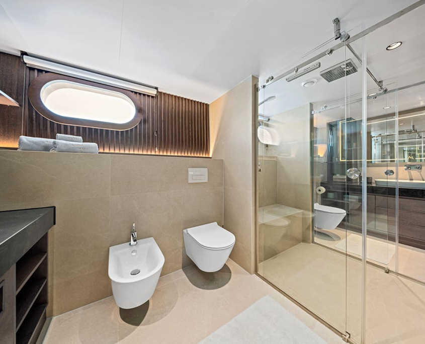 ANIMA MARIS Master cabin bathroom