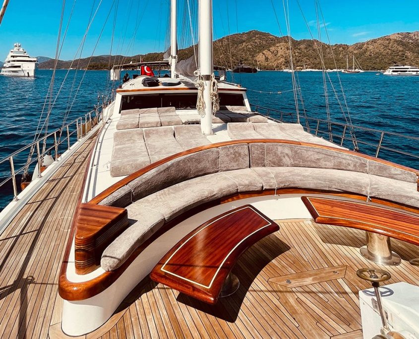 DIVA DENIZ Bow deck