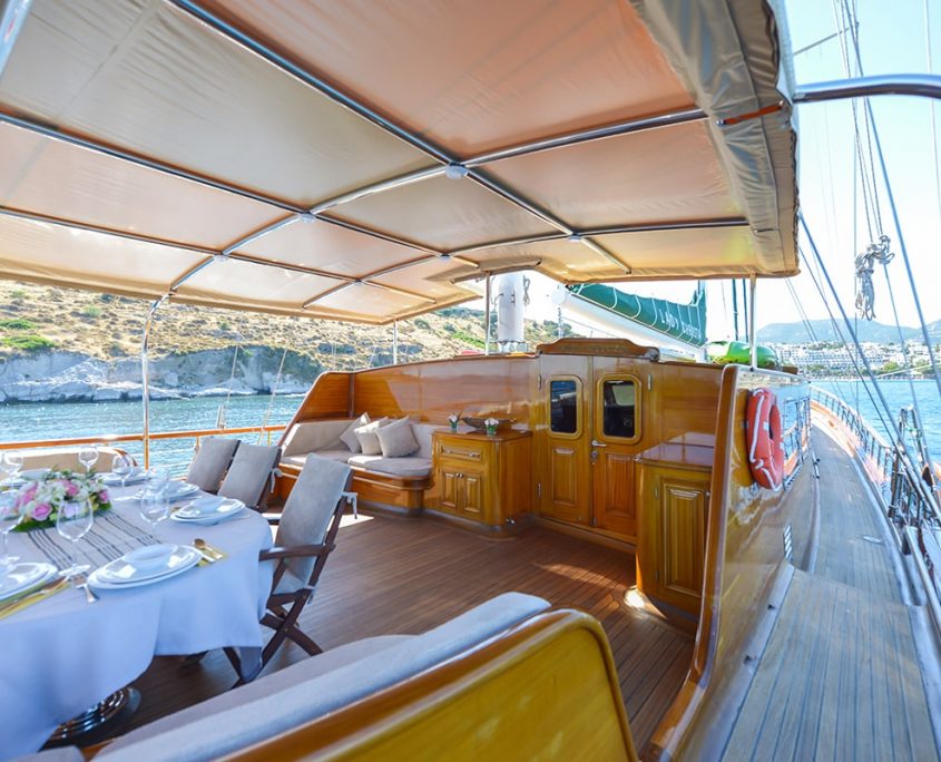 LADY CHRISTA Aft deck