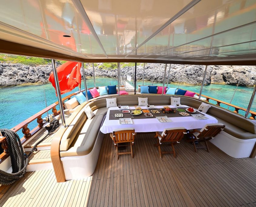 LUCE DEL MARE Aft deck