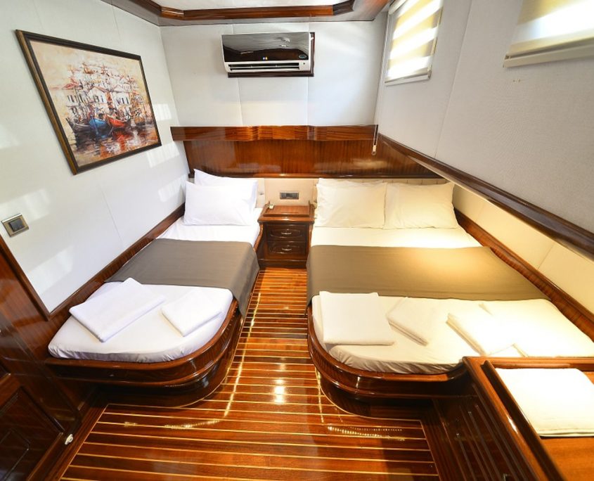 LUCE DEL MARE Triple cabin