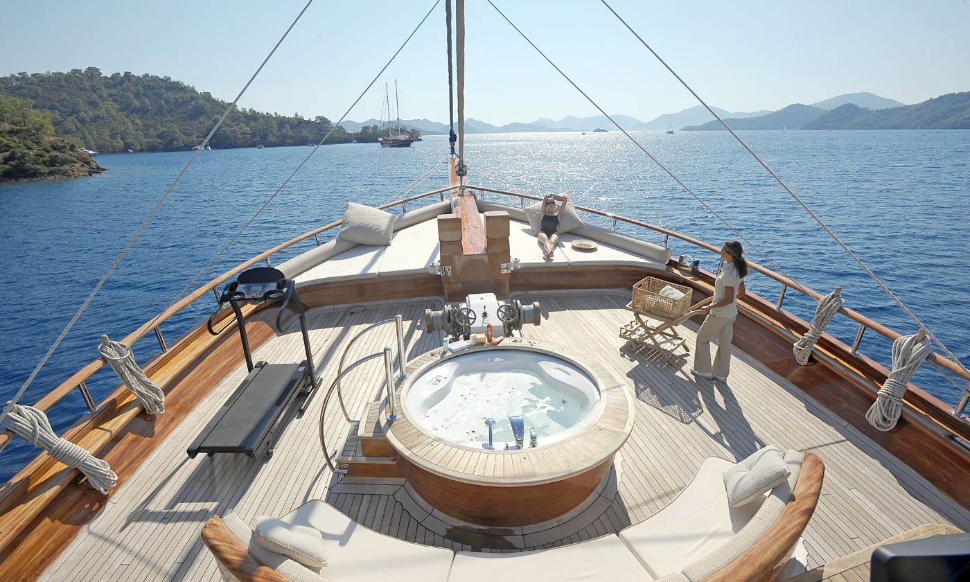 Types of yachts available for yachting vacations