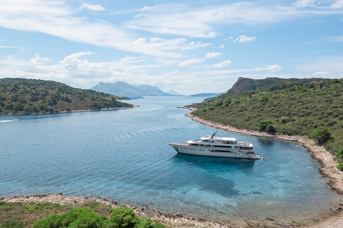 Understanding Yacht Renting