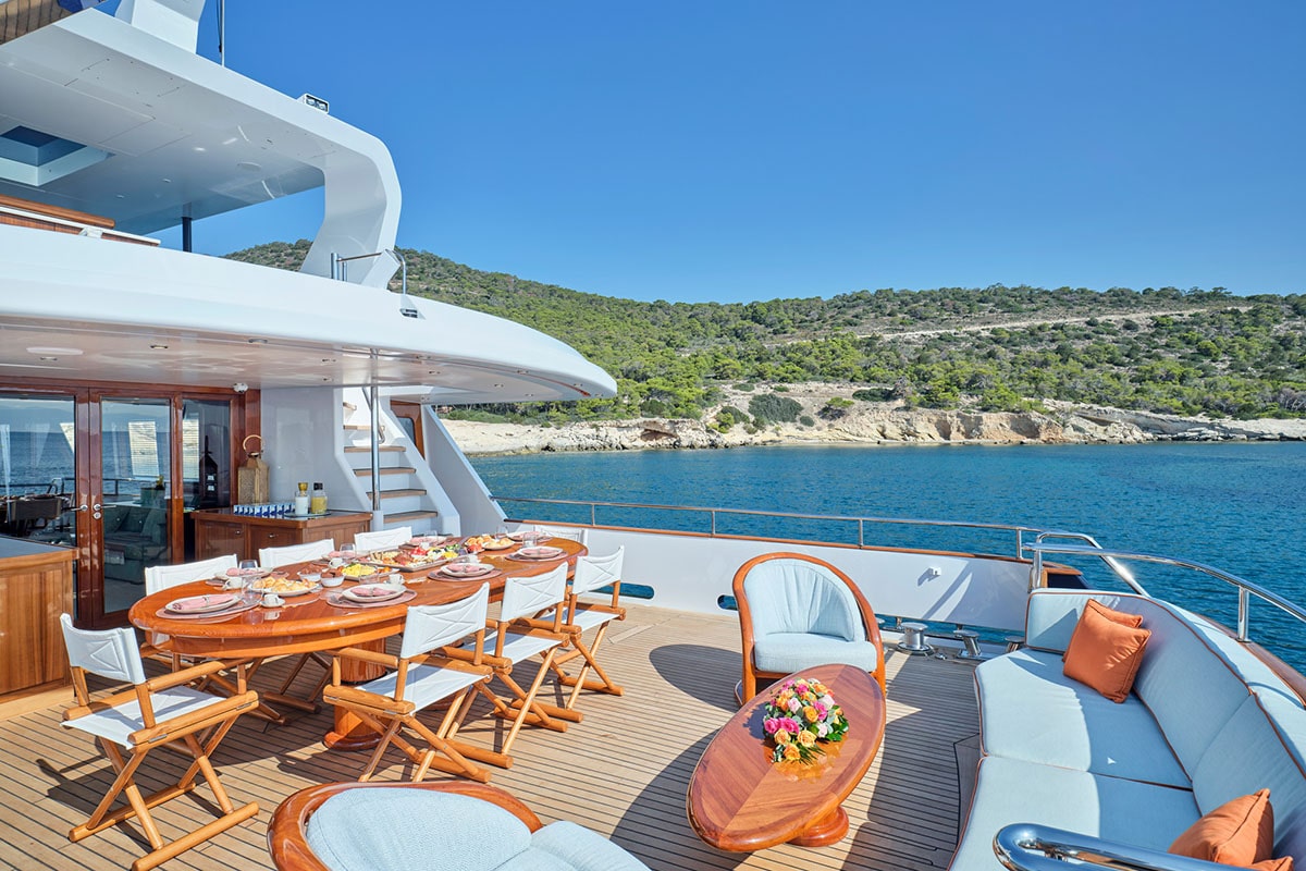 Embarking on a luxury yacht charter is an unparalleled experience, offering a blend of freedom, opulence, and adventure that stands apart from any other form of vac