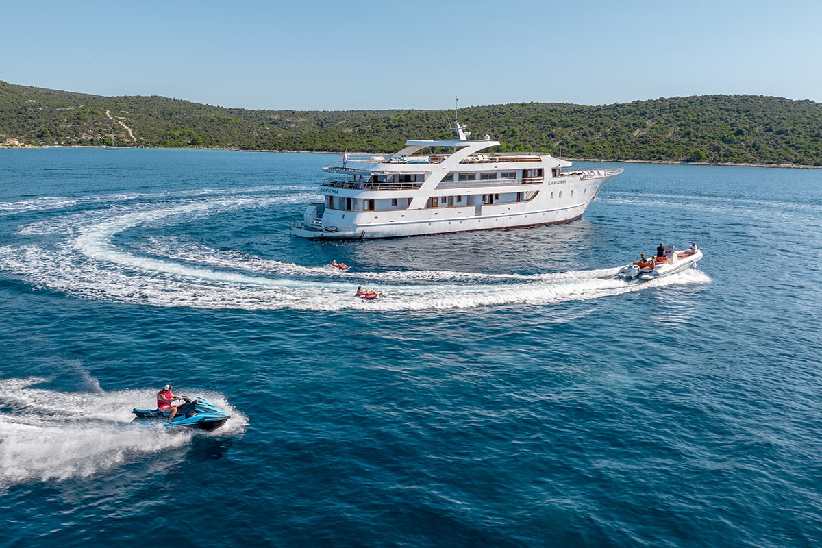 SELECTING THE IDEAL LUXURY YACHT CHARTER
