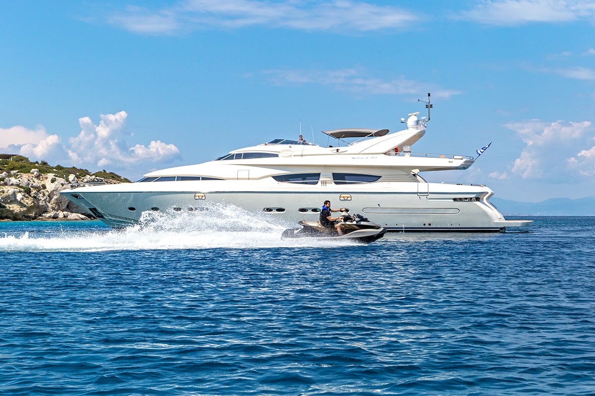 THE APPEAL OF LUXURY YACHT CHARTERS