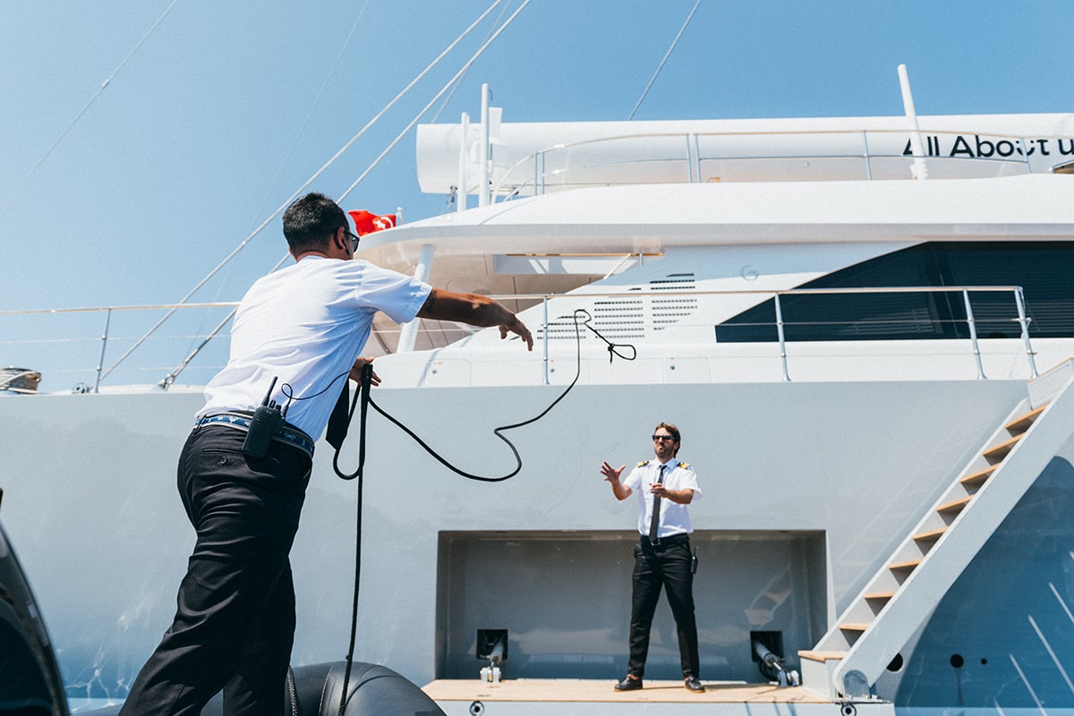 WORKING WITH YACHT PROFESSIONALS
