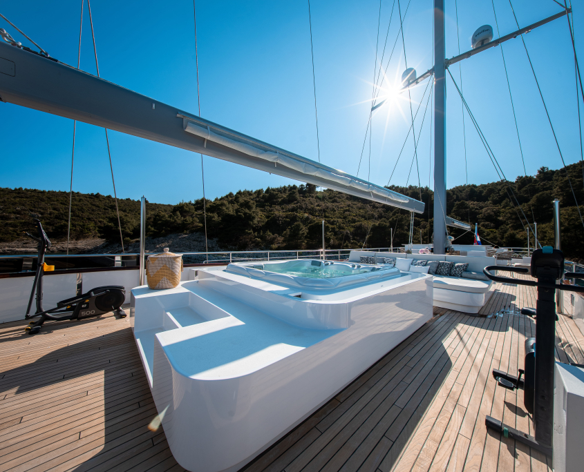 NOCTURNO Jacuzzi - Sun deck