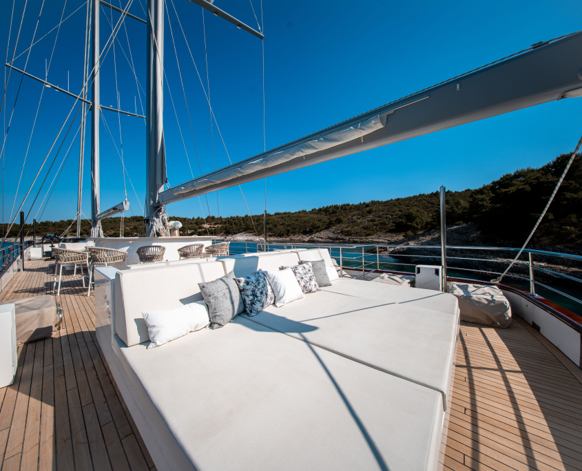 NOCTURNO Lounge area - Sun deck Aft