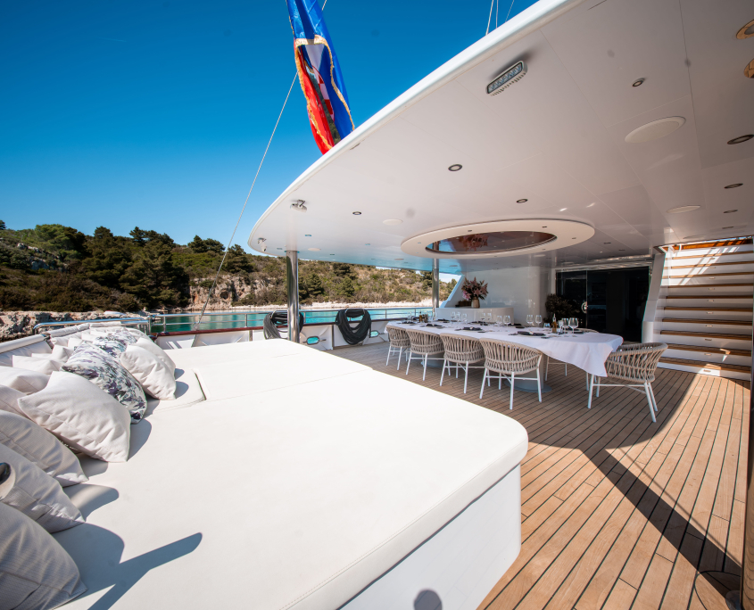 NOCTURNO Aft deck