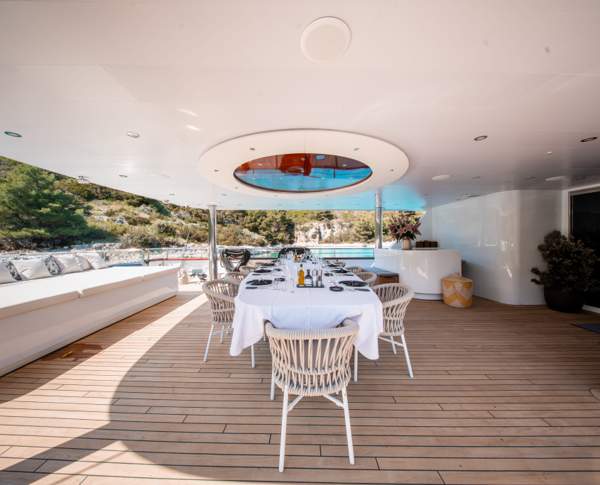 NOCTURNO Aft deck
