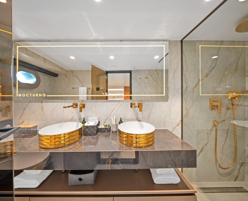 NOCTURNO Master stateroom en suite - Lower deck