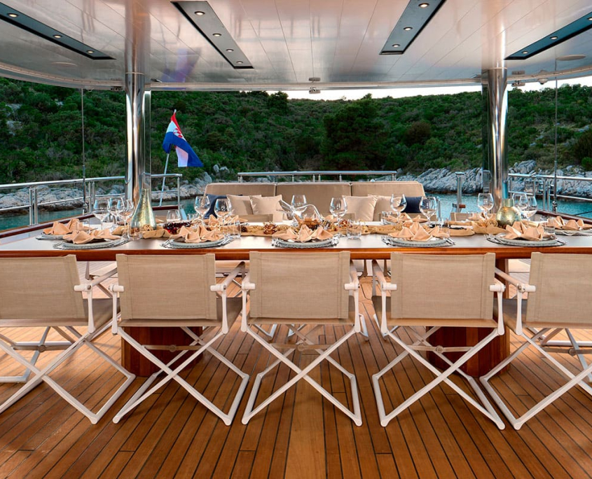 MARALLURE Aft deck (2) MARALLURE Aft deck (2)